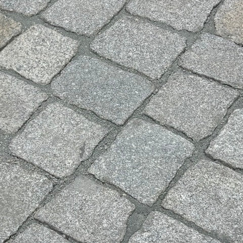 Geschnittenes & geflämmtes Kopfsteinpflaster