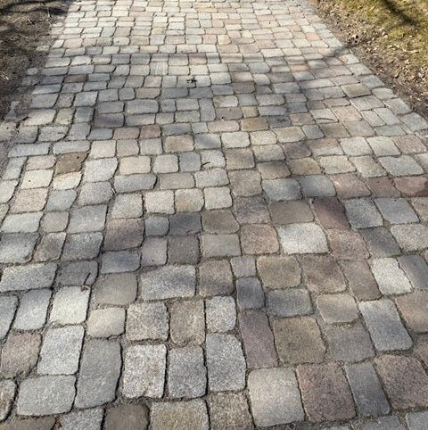 Geschnittenes & geflämmtes Kopfsteinpflaster
