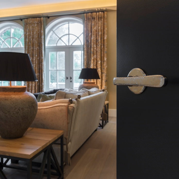 Türgriff-weissbronze-wohnzimmer