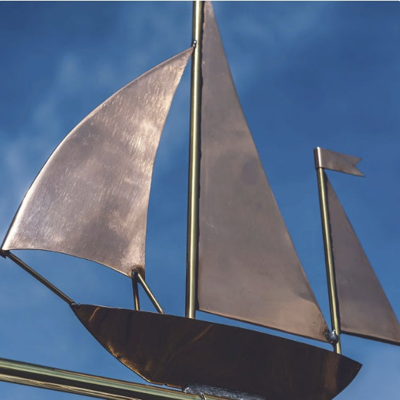 Wetterfahne-Segelschiff-nah