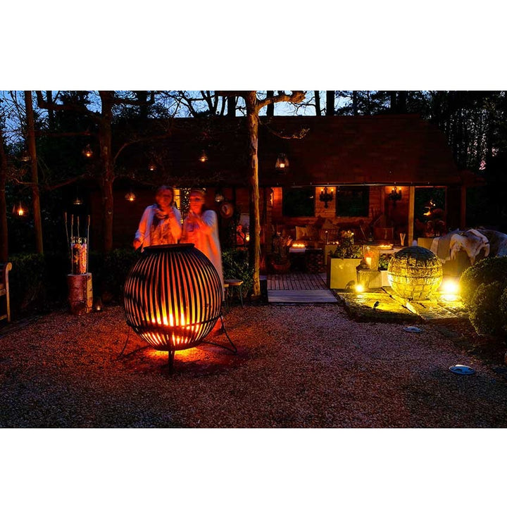 LH-A-0197.1-Feuerkorb_gross_im_GartenFeuerkorb_gross_im_Garten2