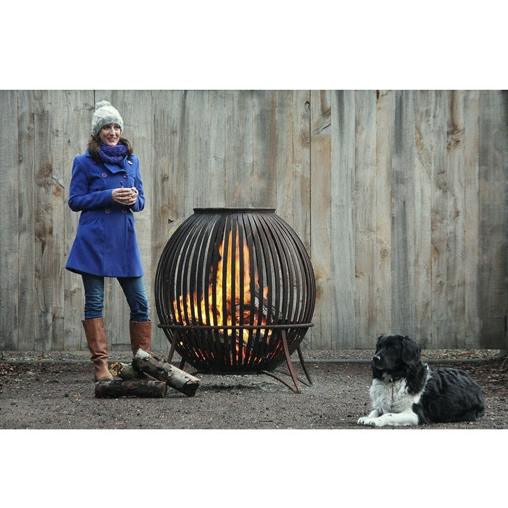 LH-A-0197.1-Feuerkorb-gross-im-Garten-Feuerkorb