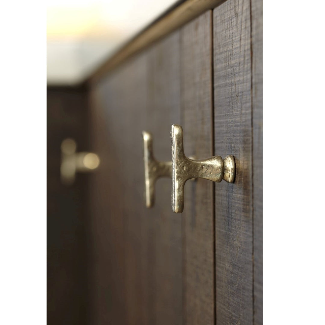 möbelknopf silberfarben an schrank